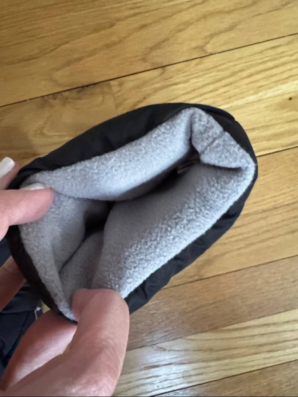 7 A.M. Kids Black Scooter WarmMuff Mittens - Picture 5 of 8